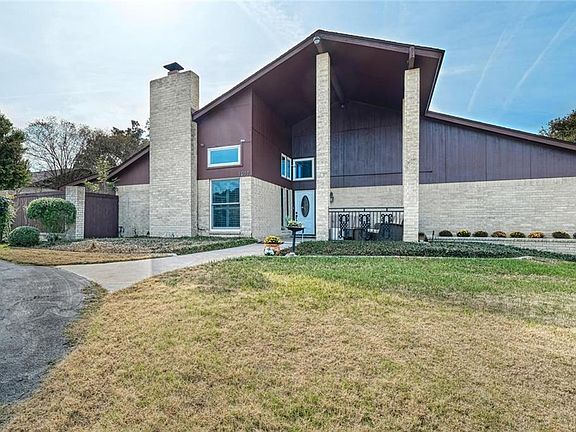 3rd image of 1011 Chimney Rock Dr