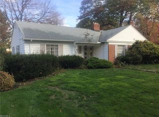 30100 Winsor Dr, Bay Village, OH