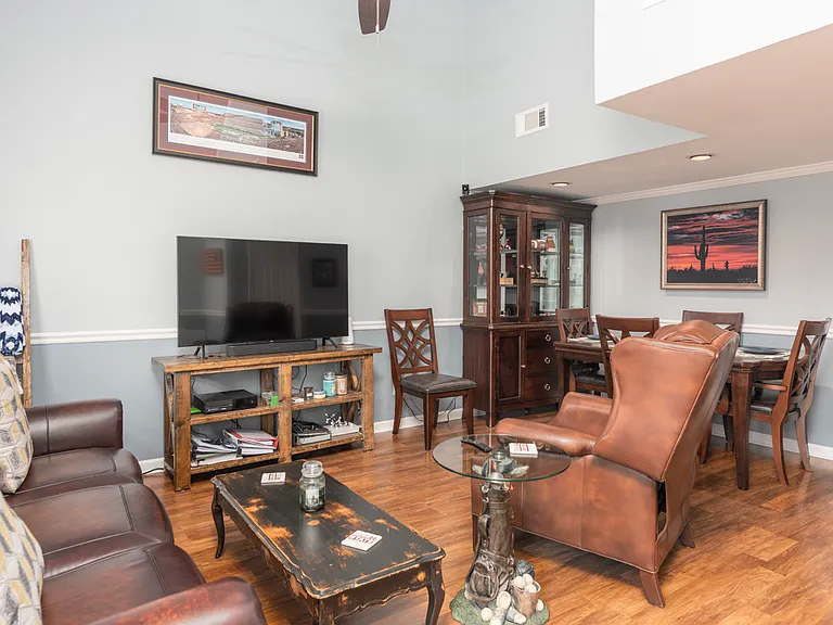 510 E Gillespie St #B8 — Photo 1