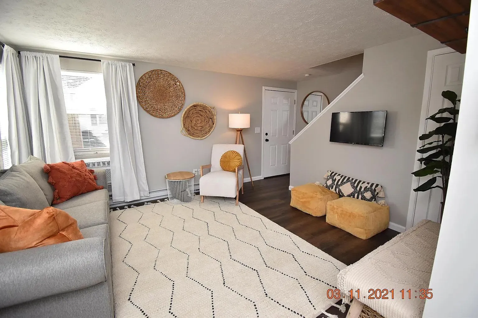 2 bed, 700 sqft, $2,000 — Photo 1