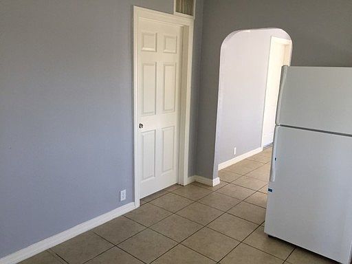 5th image of 2427 W Turney Ave #1
