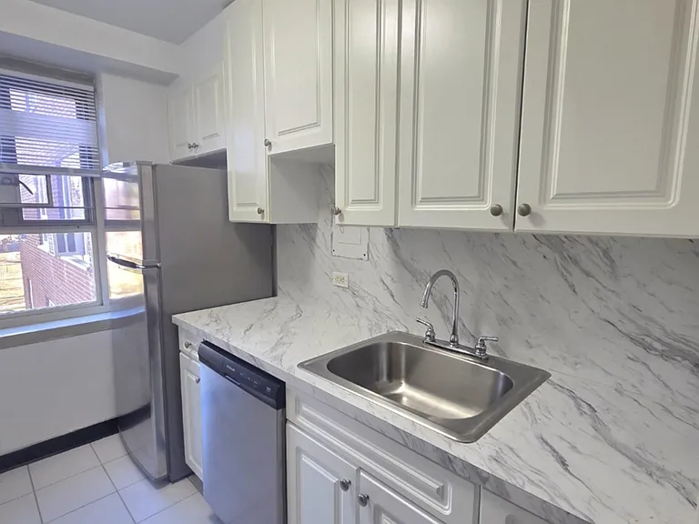 192-10 64th Ave #B — Photo 5