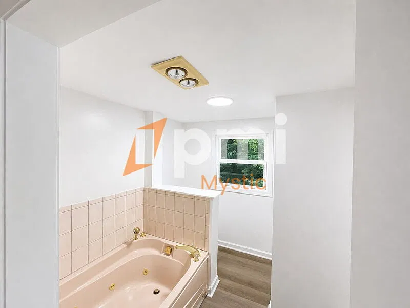 4 bed, 2.0 bath, $3,400 — Photo 4
