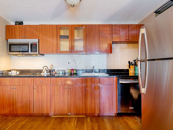 4th image of 2540 Shore Blvd Ph 22Q