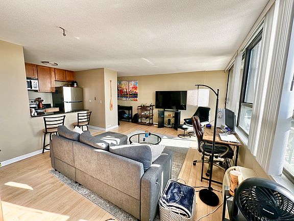5th image of 2740 N Pine Grove Ave APT 12F