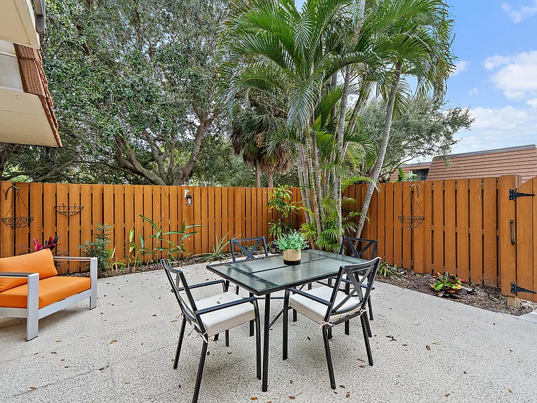 3052 30th Ct — Photo 8