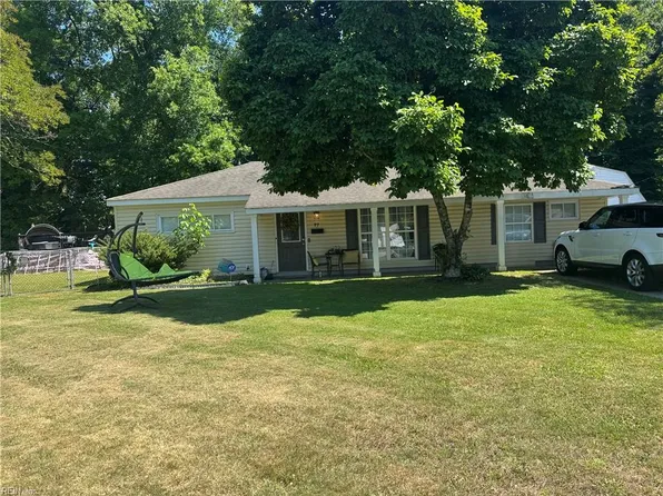 17 Cottage Ln, Newport News, VA 23603