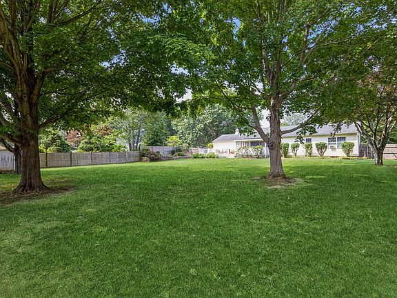 3rd image of 1255 Donna Dr