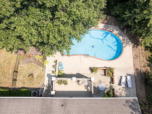 2nd image of 22897 Rose Ln
