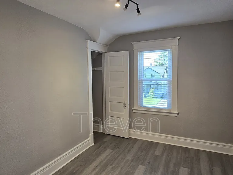97 Davidson Ave — Photo 12