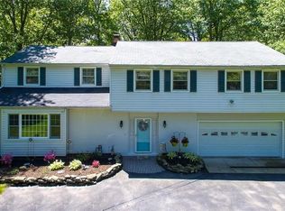 8371 W Craig Dr, Chagrin Falls, OH 44023