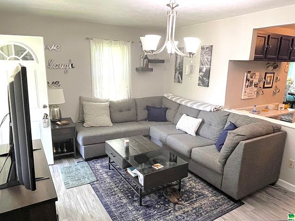 3rd image of 2206 Villa Ave