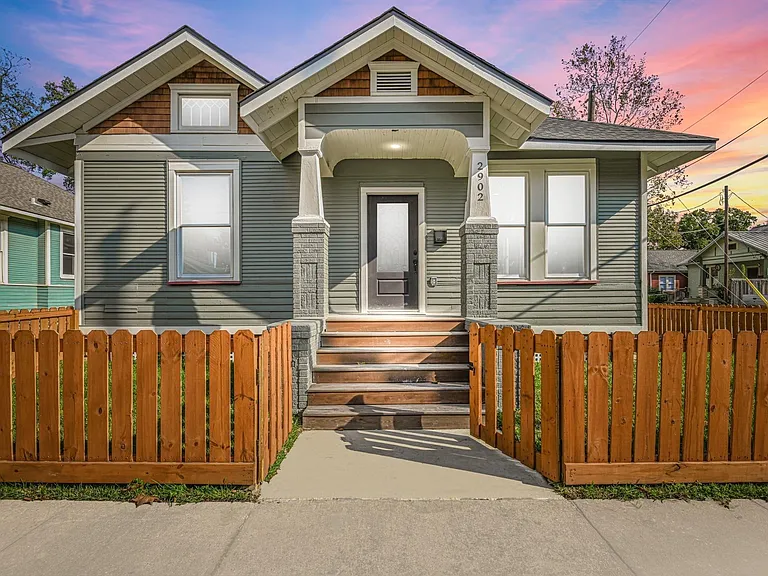 2902 Houston Ave — Photo 2