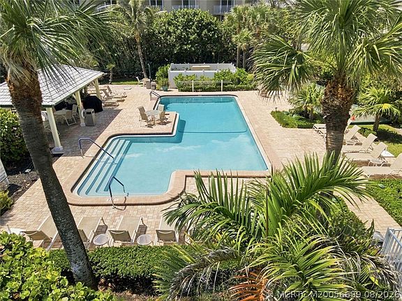 4th image of 529 NE Plantation Rd APT 407