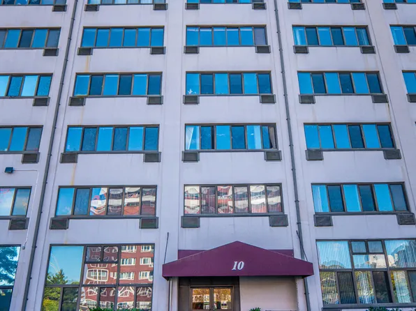 10 Bay Street Lndg APT 2G, Staten Island, NY 10301