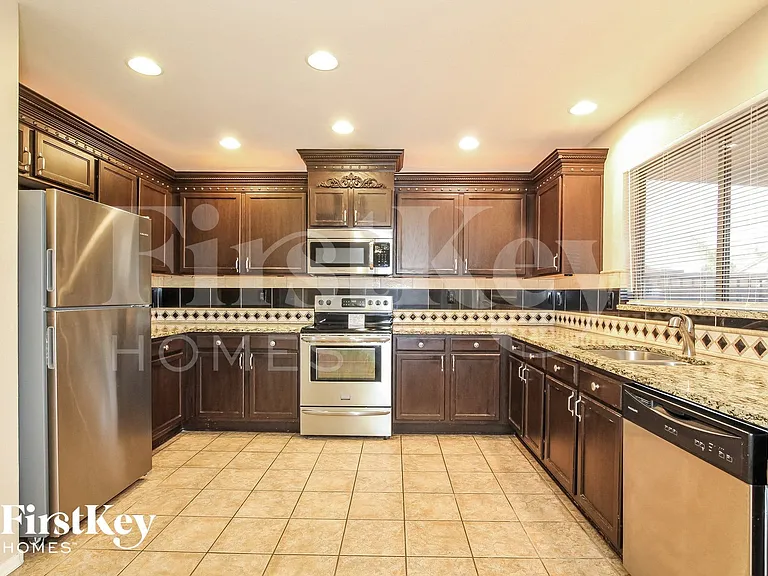15886 W Statler St — Photo 5
