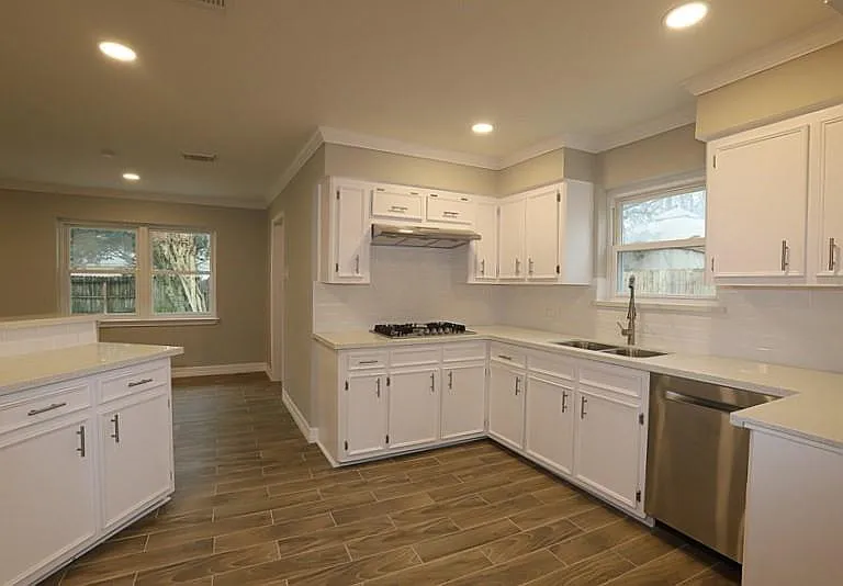 511 Rosewood Dr — Photo 13