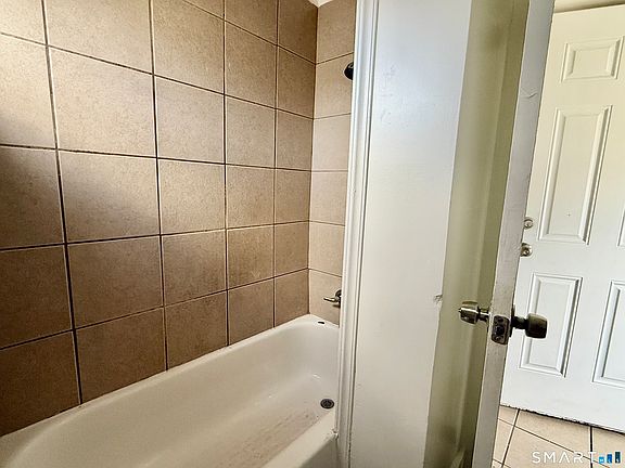 4th image of 202 6th St #3