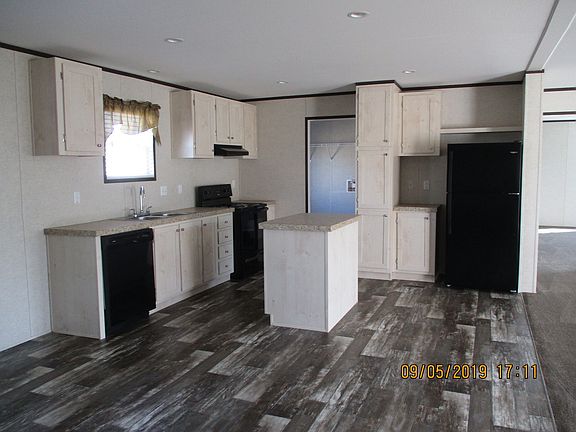 2nd image of 3300 Killingsworth Ln #724