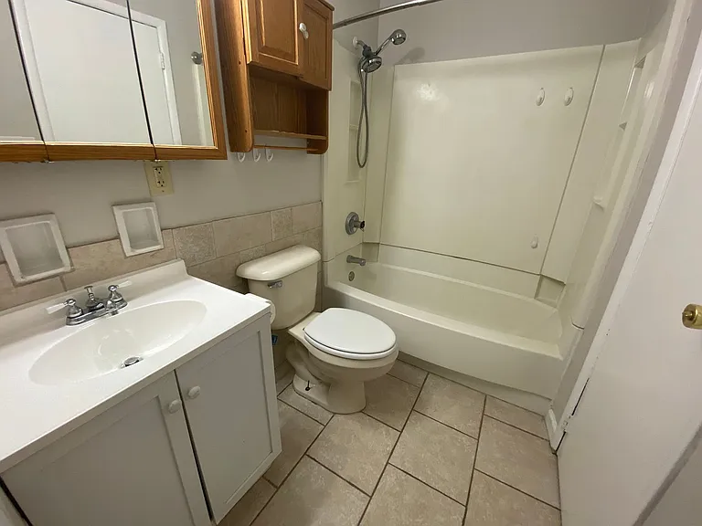 845 Middle Dr — Photo 9