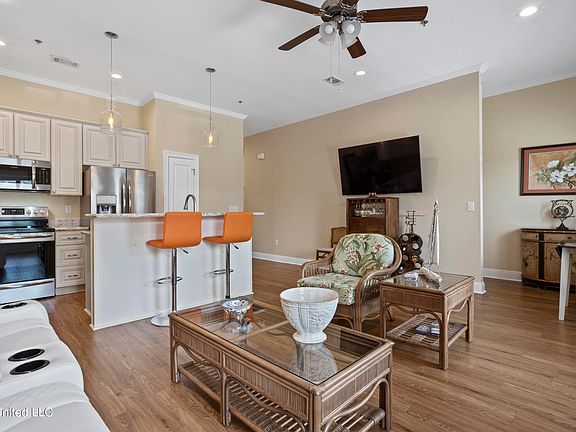 2nd image of 37 Oak Alley Ln