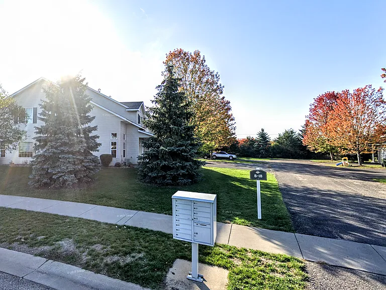 18 Bridgewater Trl — Photo 1