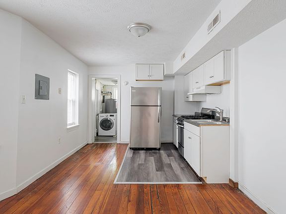 5th image of 3216 O St APT 3