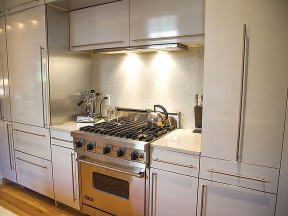 3rd image of 406-408 W 45th St #4C