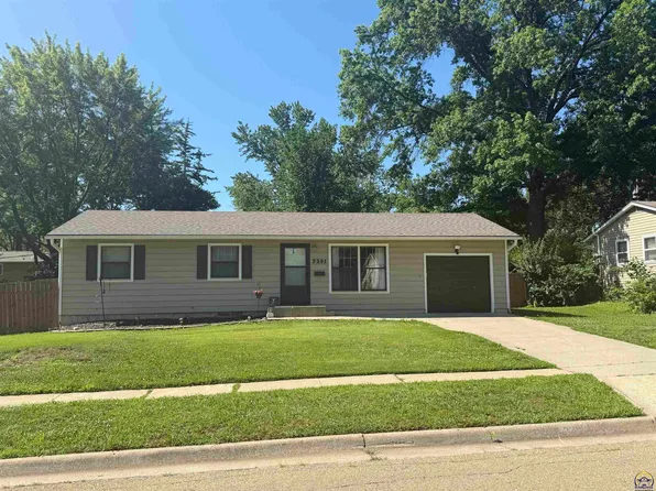 3201 SW 31st St, Topeka, KS 66614