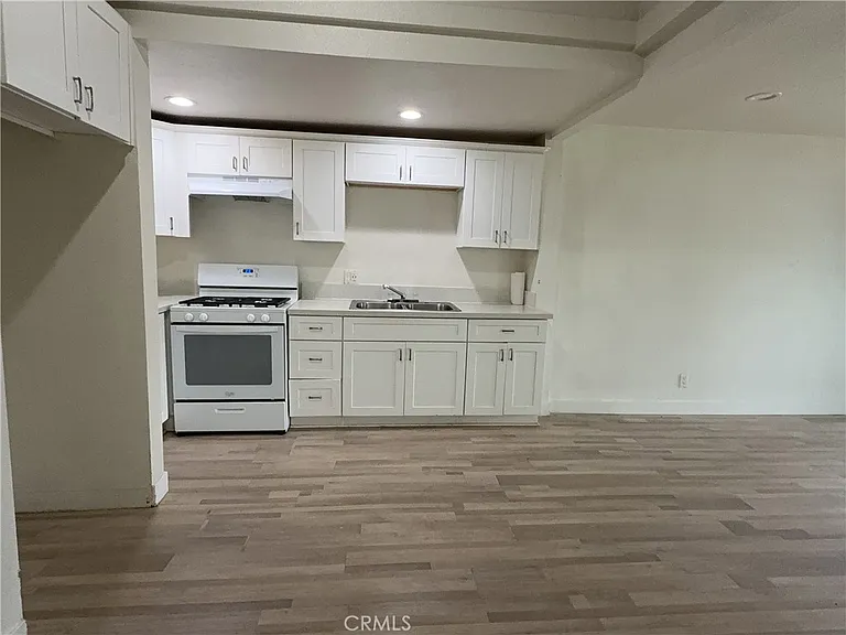 139 N Palm Ave #1 — Photo 8