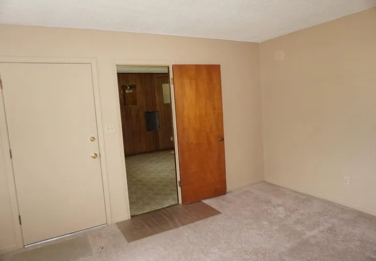 2802 Auburn St — Photo 6