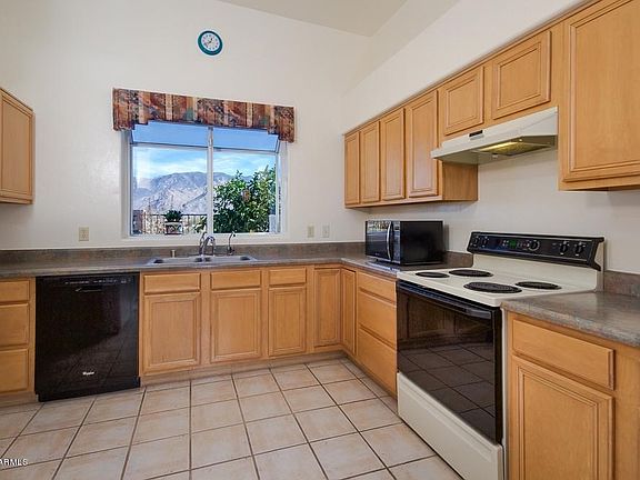 3rd image of 11884 N Labyrinth Dr