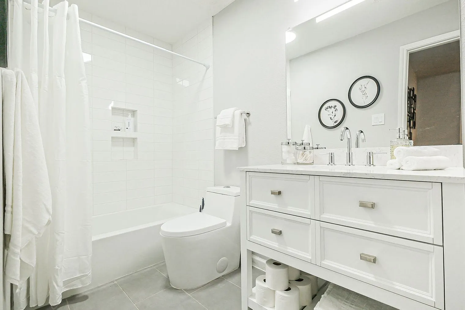 1 bed, 1.0 bath, 742 sqft, $2,652 — Photo 3
