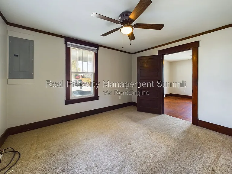 2408 Poplar St — Photo 13