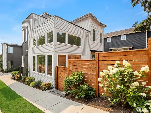 436 10th Avenue #B, Kirkland, WA 98033
