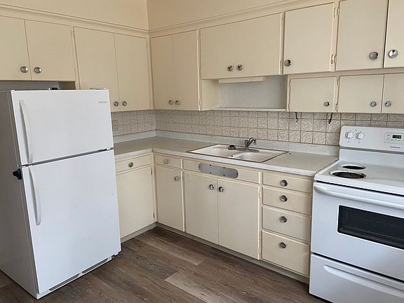 3rd image of 704 14th St S #5