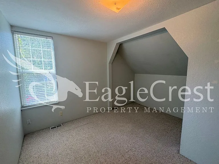 613 Locust St — Photo 42