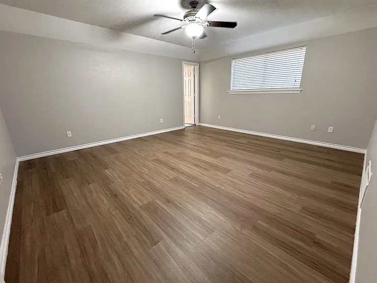 1543 Chisolm Trl — Photo 18