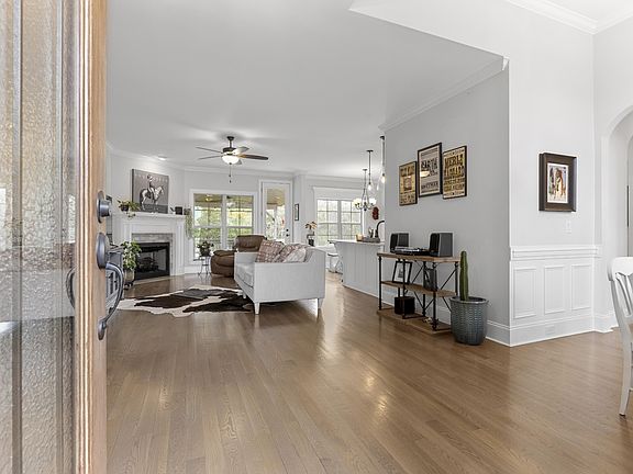 2nd image of 193 Karen Dr
