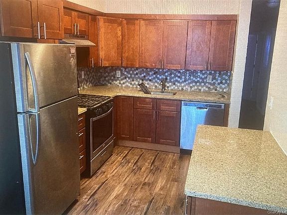 2nd image of 98 Gordon St #1
