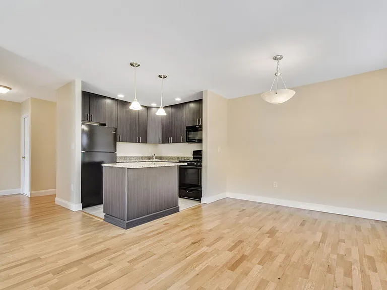 Heritage House Apartments — Photo 23