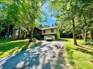 79 Woodland Dr, Bangor, ME 04401
