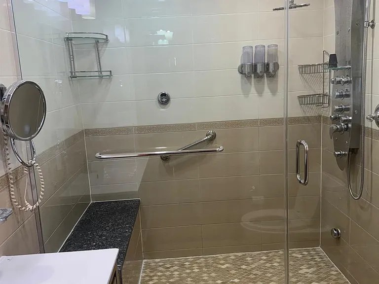 138-54 Hoover Ave #3R — Photo 15