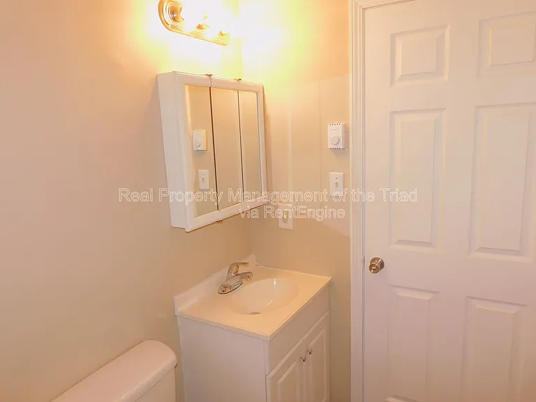 1003 Martin Luther King Jr Dr #B — Photo 8