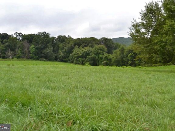 2nd image of 4 Potomac Overlook Ln