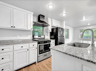 553 E McClinton St, Fayetteville, AR 72701