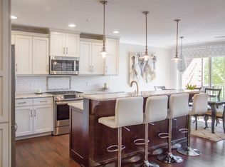 132 N Water St UNIT 202, Batavia, IL 60510