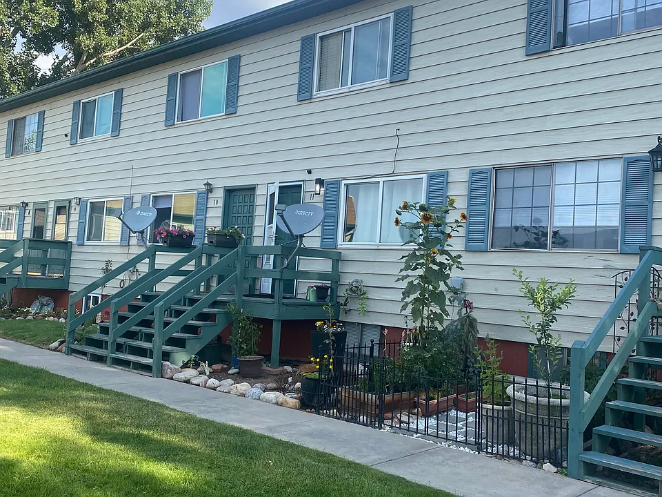 85 Chambers Ave #11
