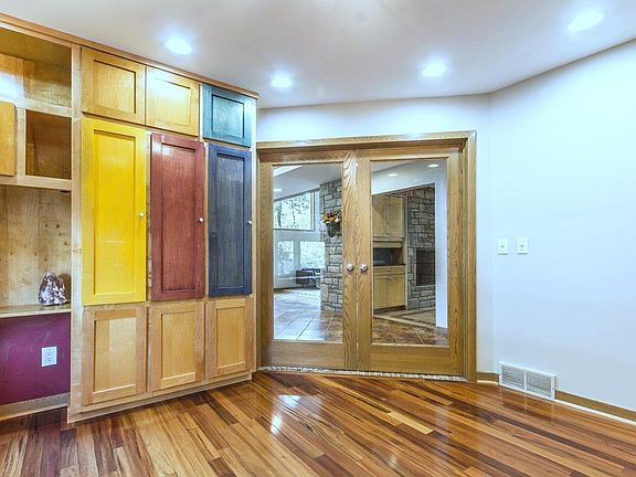 4th image of 10036 Sylvian Dr