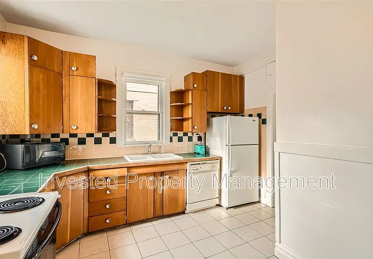 562 N Lafayette St — Photo 5